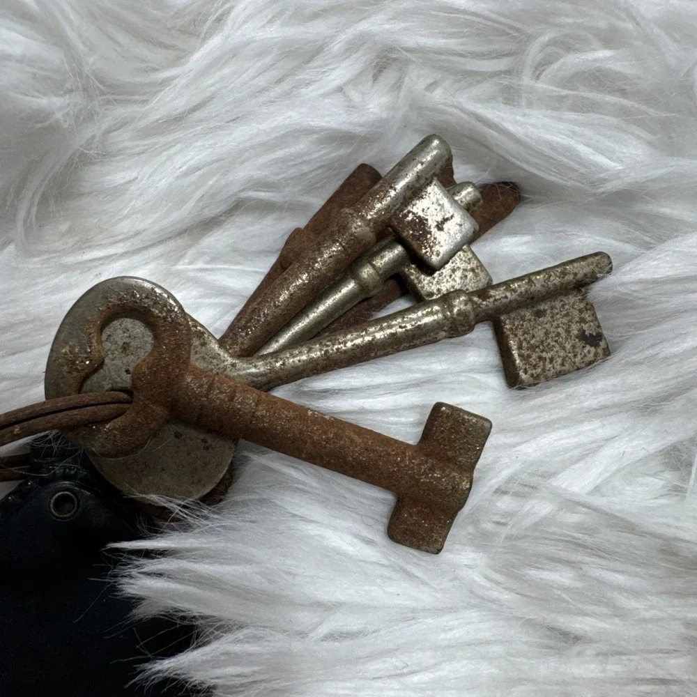 Antique 1900's Skelton Keys Lot Pennsylvania Exxon Rustic Retro Movie Prop Rare!